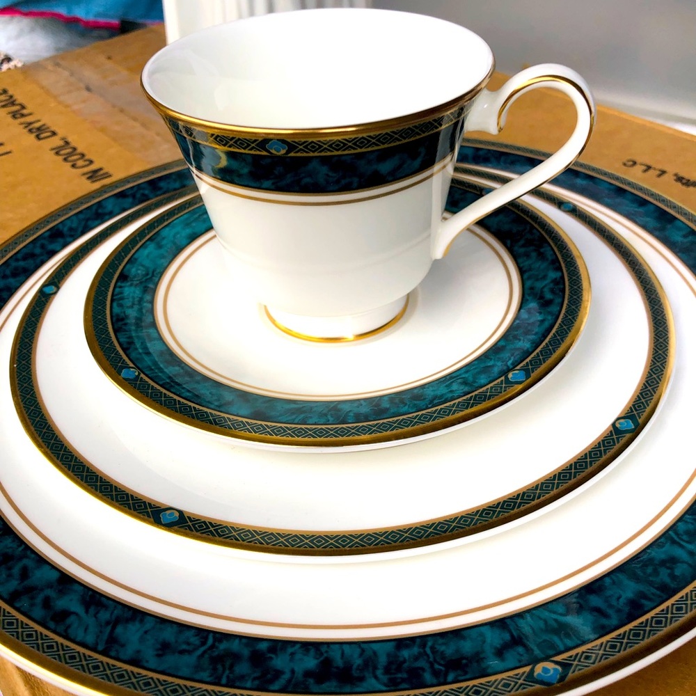 Royal Doulton Biltmore Fine Bone China, Made in England, 1990 RETIRED, NWOT